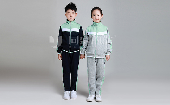 哪里批量定做校服性价比高?教你如何挑选厂家